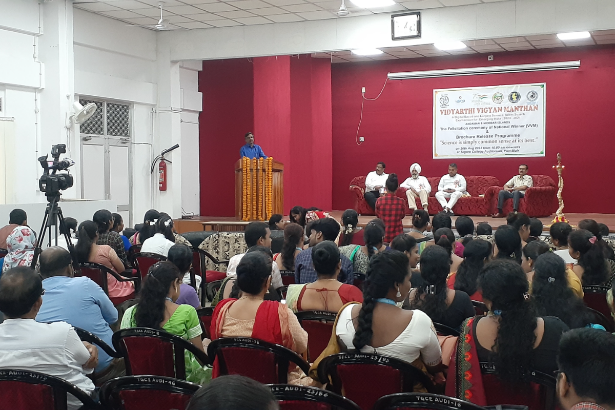 Dr. Lal Ji Singh, Regional Head and Scientist of Botanical Survey of India, Port Blair, inaugurated the Felicitation ceremony of National Winner organized by Vidyarthi Vigyan Manthan at Port Blair on 26.08.2023