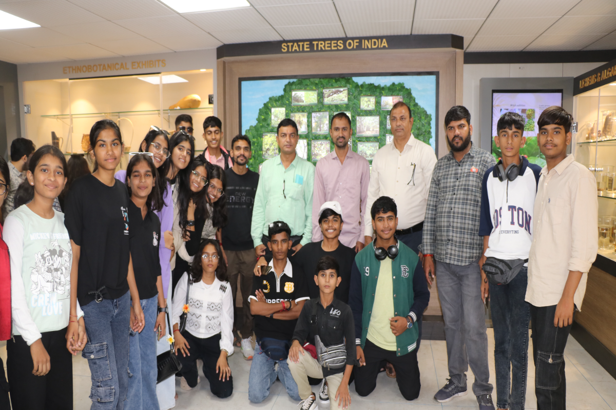 13.10.2025 को बीएसआई, एनआरसी, देहरादून स्थित राज पब्लिक सीनियर सेकेंडरी स्कूल के 51 छात्रों का संग्रहालय भ्रमण