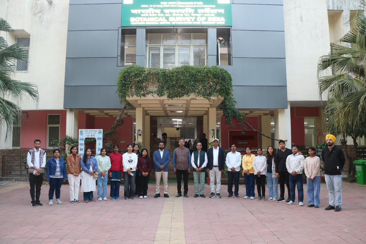 13.11.2025 को उत्तर प्रदेश के गाज़ीपुर स्थित पी.जी. कॉलेज के 20 विद्यार्थियों का बीएसआई, एनआरसी, देहरादून का भ्रमण।