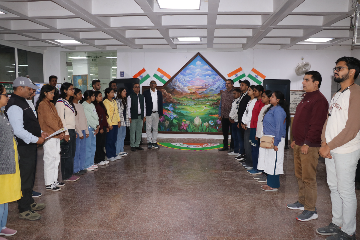 13.11.2025 को उत्तर प्रदेश के गाज़ीपुर स्थित पी.जी. कॉलेज के 20 विद्यार्थियों का बीएसआई, एनआरसी, देहरादून का भ्रमण।