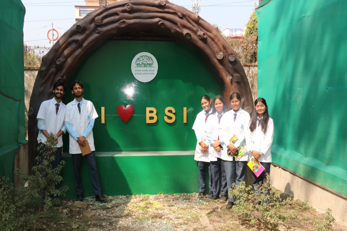 उत्तरांचल विश्वविद्यालय के उत्तरांचल इंस्टीट्यूट ऑफ फार्मास्युटिकल साइंसेज (यूआईपीएस) के छात्रों ने 25.02.2026 को देहरादून स्थित एनआरसी का दौरा किया।