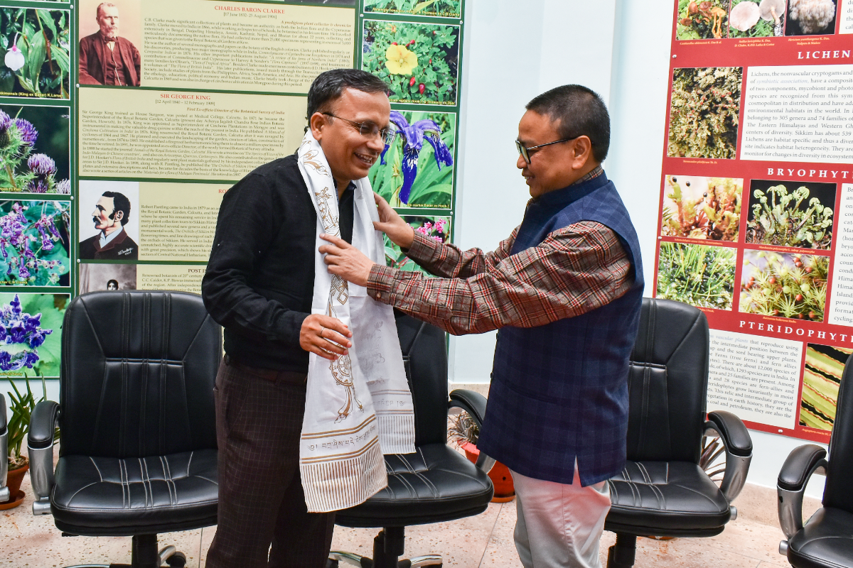 भारत सरकार के पर्यावरण, वन और जलवायु परिवर्तन मंत्रालय (MoEF&CC) के संयुक्त सचिव, श्री वेद प्रकाश मिश्रा ने 23.04.2026 को भारतीय वनस्पति सर्वेक्षण-सिक्किम हिमालय क्षेत्रीय केंद्र (BSI-SHRC), गंगटोक का दौरा किया।