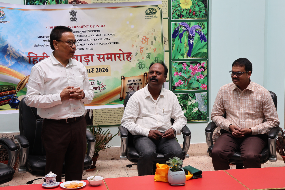 सिक्किम सरकार के वन और पर्यावरण विभाग के CCF और CWW, डॉ. डी. मंजुनाथ IFS ने 21.09.2026 को BSI-SHRC, गंगटोक का दौरा किया।