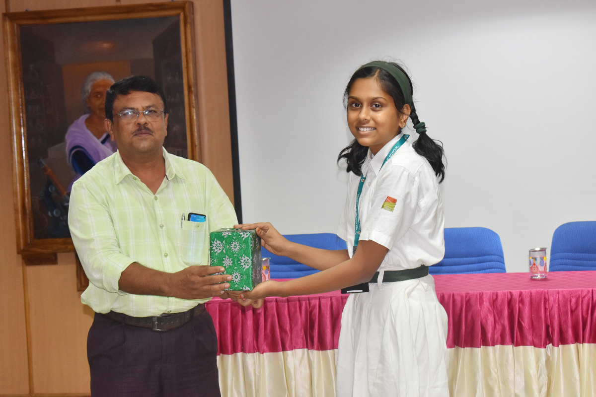 Winner from Delhi Public School receiving the Ist  Prize from Dr. M. U. Sharief.