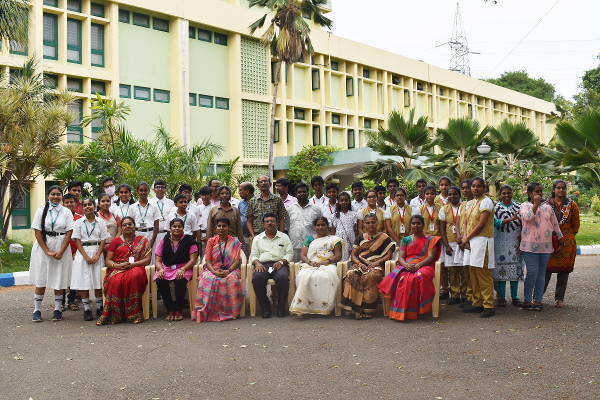 Group Photo of the Students of Different Schools,teachers and Scientists of BSI, SRC, Coimbatore.